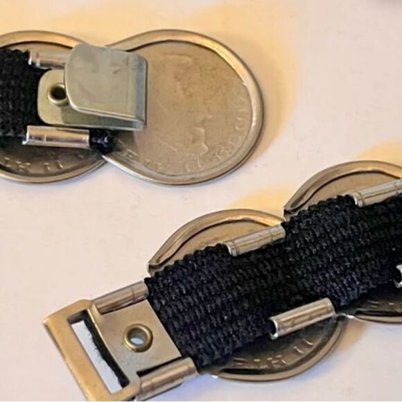 Vintage Queen Elizabeth slinky silver tone coin Belt. Rare. - Picture 7 of 8